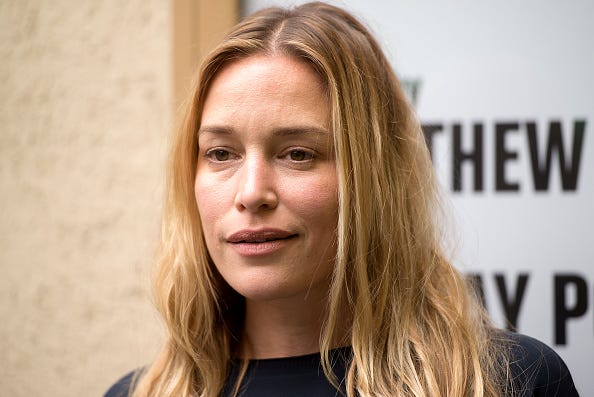 Next photo of Piper Perabo